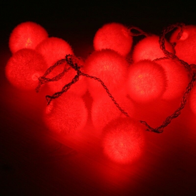 Ghirlanda di palline di velluto rosso
