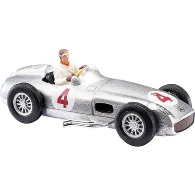 47002 H0 Mercedes Benz Freccia argento con pilota J. M. Fangio - Busch