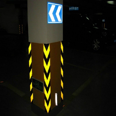 Nastro prismatico rifrangente giallo con frecce nere per segnalazione parcheggio 100mm Misura - 100mm (10cm) x 10 Metri