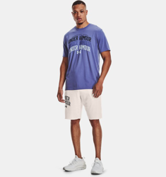 Maglia a manica corta UA Multi Color Collegiate da uomo en oferta