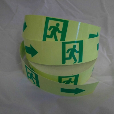 Nastro uscita di emergenza in PVC adesivo luminescente 50mm X 2 Metri Misura - Frecce direzionali destra (50mm x 2 MT) 10 cartelli