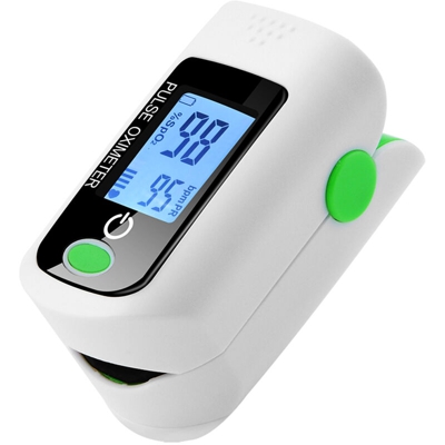 Ossimetro da dito che misura la frequenza cardiaca dell'ossigeno nel sangue