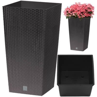 Vaso di fiori Rato 11,4 litri con inserto 20 x 20 x 37,6 cm in colore ocra scuro.