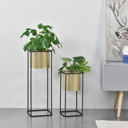 Set di 2 Portavasi in Metallo Supporto per Piante in 2 Misure Diverse con Coprivaso Rotondo in Color Oro e Base di Forma Rettangolare in Nero precio