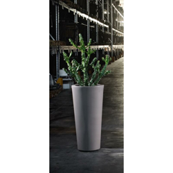 Vaso tondo alto in resina 'Hilo' cm. 130 TORTORA en oferta