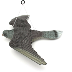 2 X Realistic Flying Bird Hawk Pigeon lure Pest Control Garden Scarer características