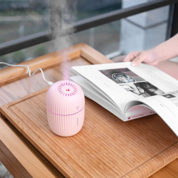 Umidificatore portatile 200ml Mini umidificatori Purificatore d'aria con 7 colori Luce notturna a LED 2 modalit di nebbia regolabili Umidificatore características