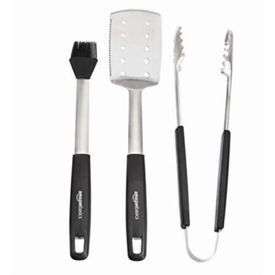 Set con grembiule in cotone e strumenti per griglia di Amazon Basics, con spatola, pinze e pennelli