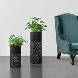 Set di 2 Portavasi in Metallo a Forma di Cilindro Supporto per Piante con Coprivaso in 2 Misure e Altezze Diverse - Nero características