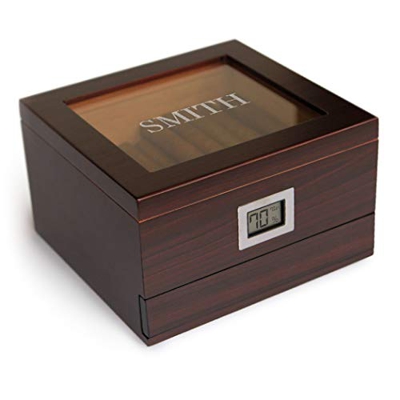 Humidor per Sigari in Cedro con Finiture in Ciliegio Fatto a Mano con Igrometro Anteriore Digitale - Tenuta (25-50 sigari) con Monogrammi di Case Eleg