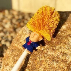 Modelli esplosivi briscola Toilet bush Trump scopino toilette strumenti per la pulizia di un gran numero di stock bianco características