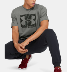 Maglia a manica corta UA Boxed Sportstyle Camo Fill da uomo en oferta